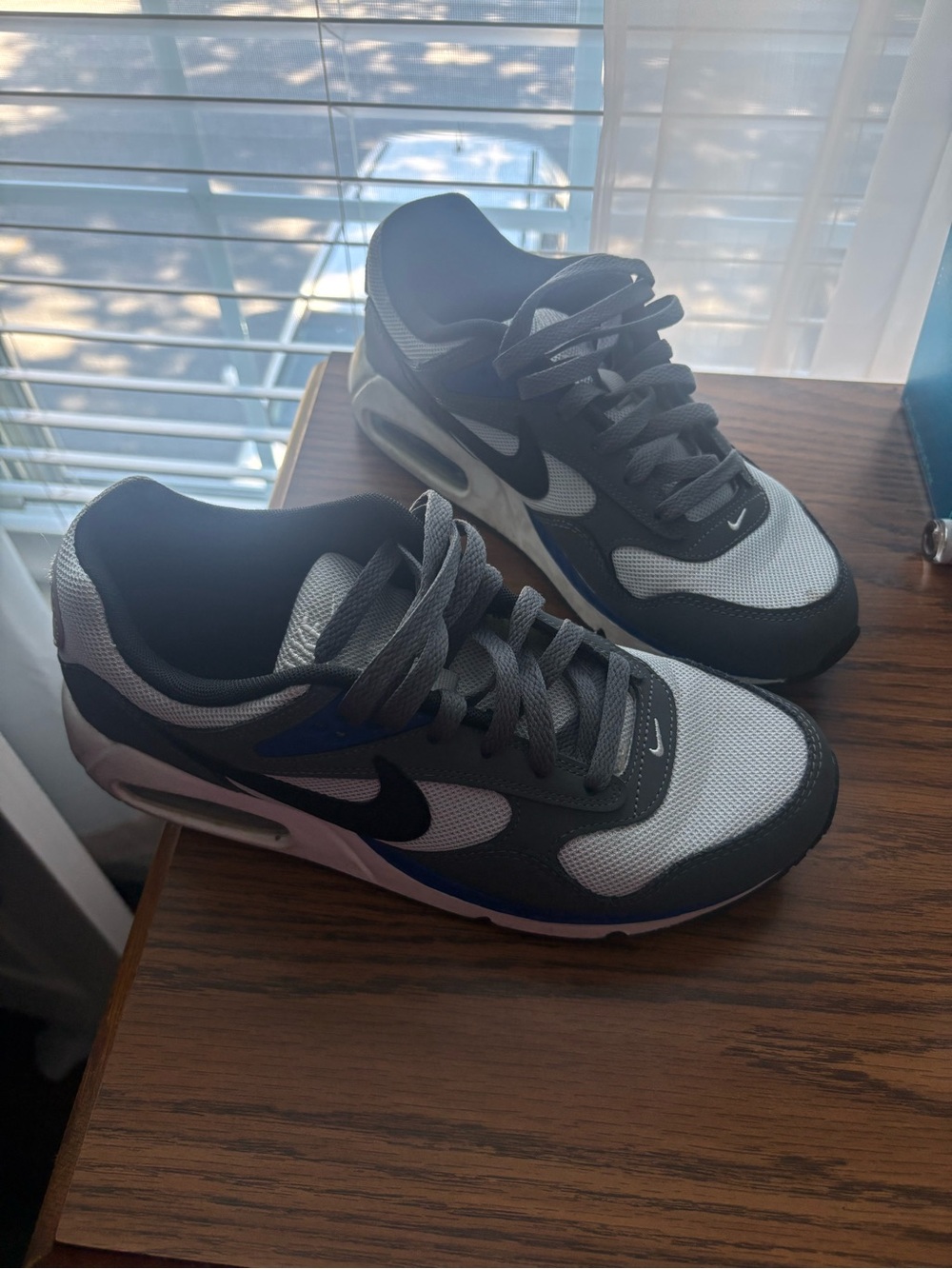 Nike Air Max Correlate hardly worn.. unisex mens 8 womens 9